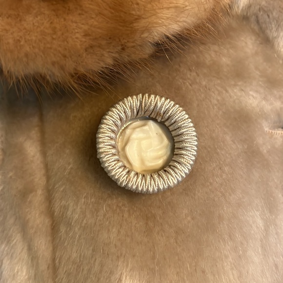 BEAUTIFUL Vintage Blum Brothers Fur Coat - Picture 7 of 9